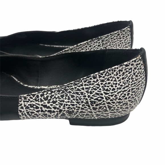Circus by Sam Edelman Ellissa Pointed Toe Flat 7.5 Crackle Print Black White - Picture 2 of 12